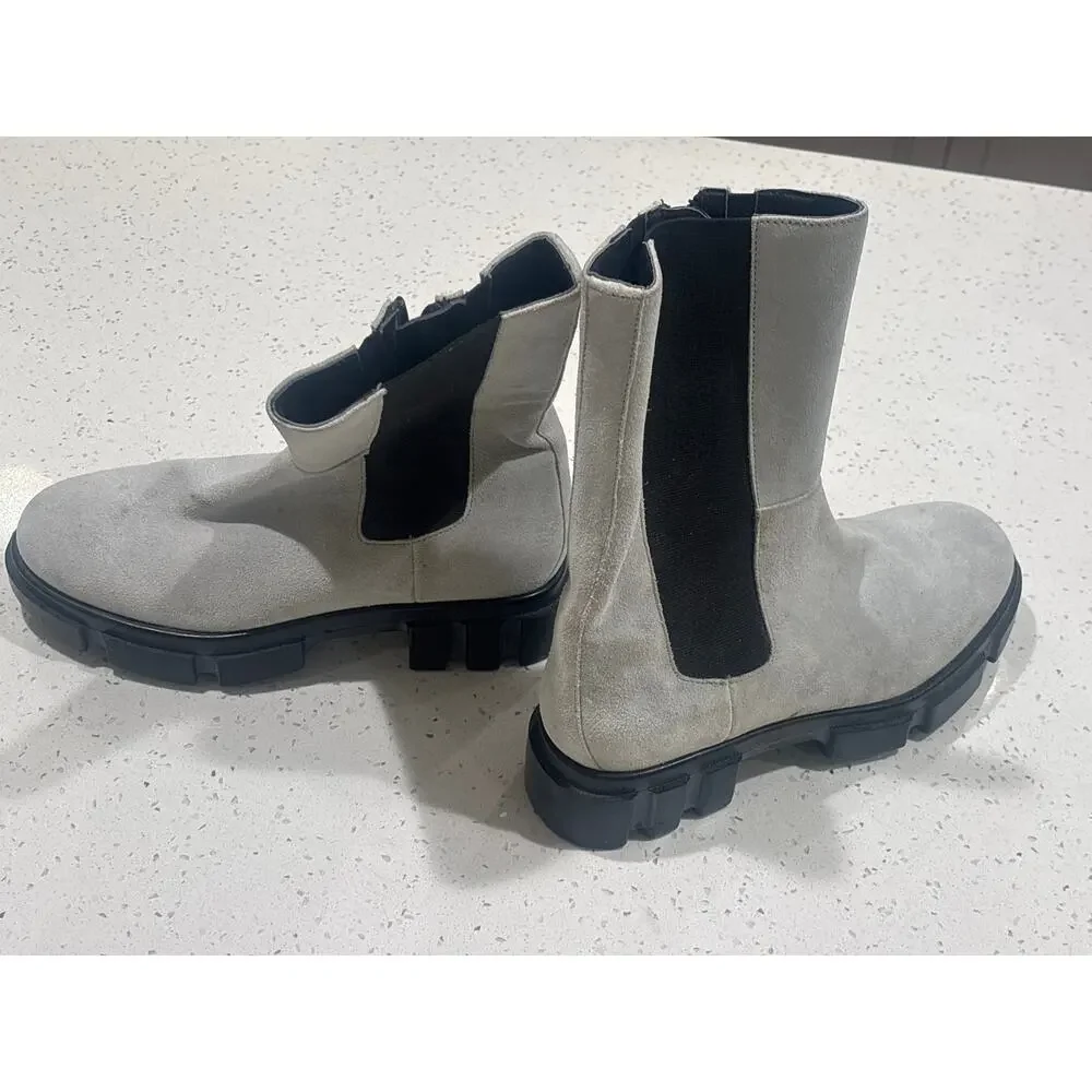 Women’s sz8.5 Suede boots